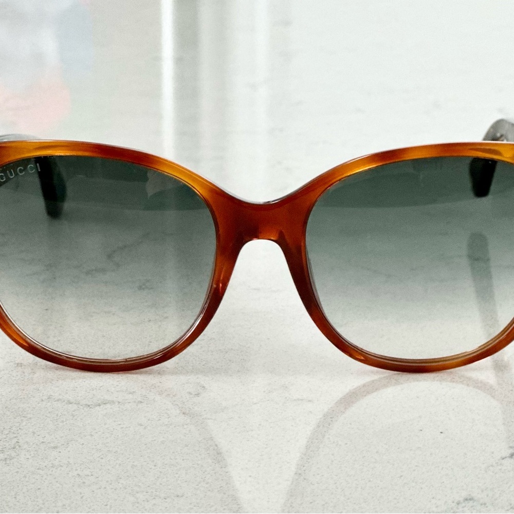 Gucci Women's Cat Eye Bee Sunglasses in Havana Brown/Tortoiseshell. GREAT PRICE!